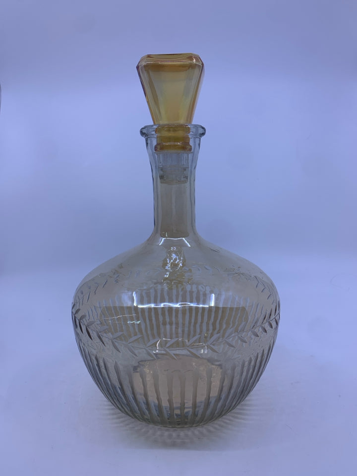 AMBER GLASS ETCHED DECANTER.