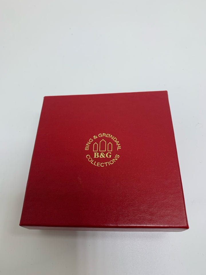 IN BOX "DIBB"BRASS HOUSE ORNAMENT BING & GRONDAHL.
