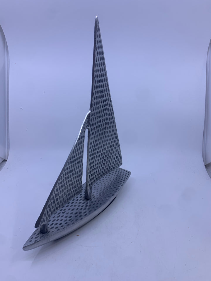 SILVER METAL HAMMERED SAILBOAT.