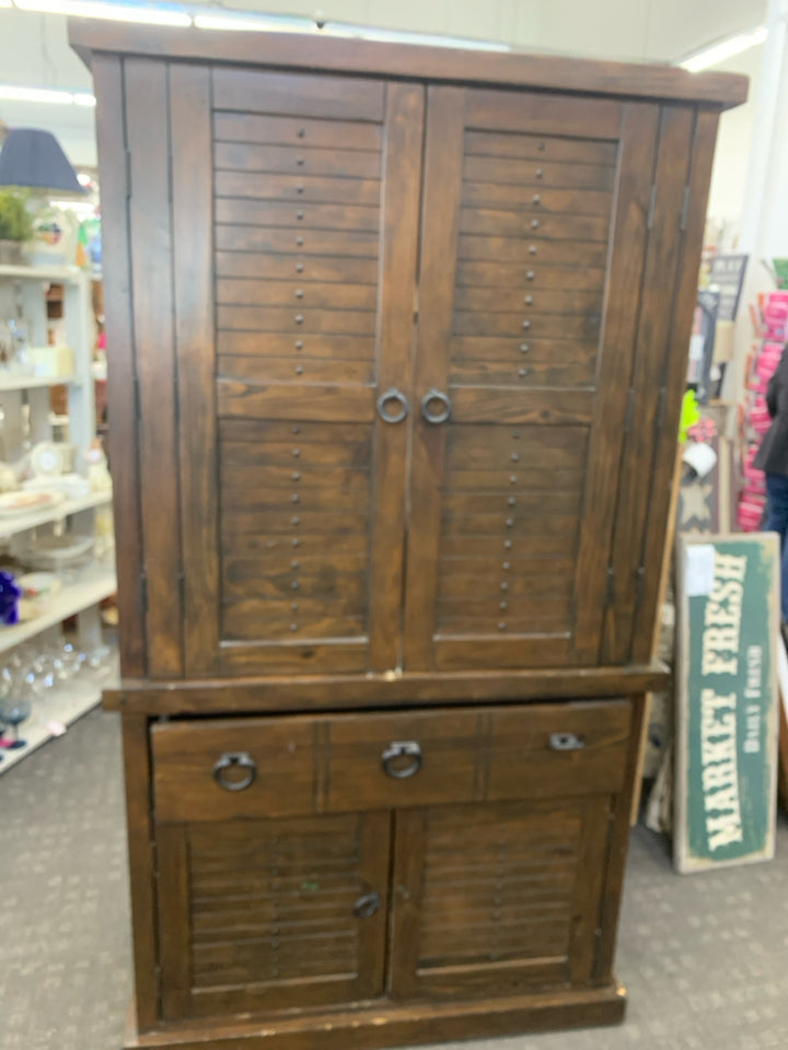 DARK WOOD TV CABINET W SHELF AND BOTTOM CABINET.