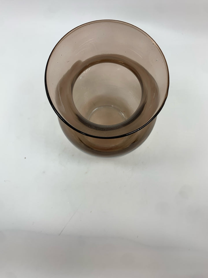 PURPLE GLASS VASE.