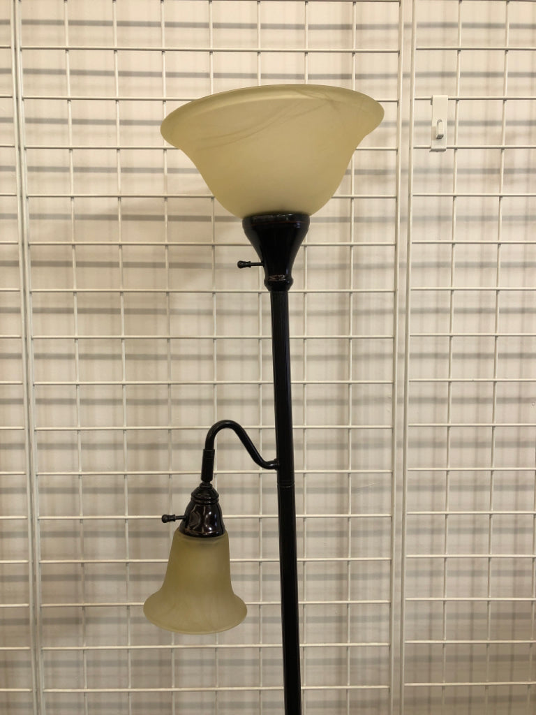 BLACK BASE TWO HEAD GLASS SHADE LAMP.