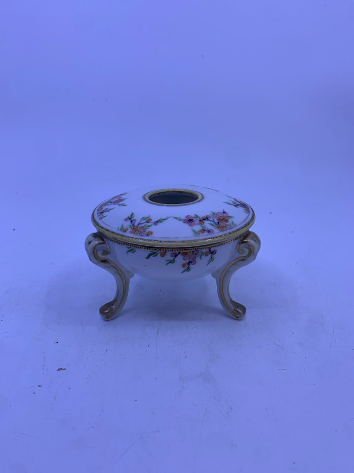VTG FLORAL FOOTED HAIR CATCH.