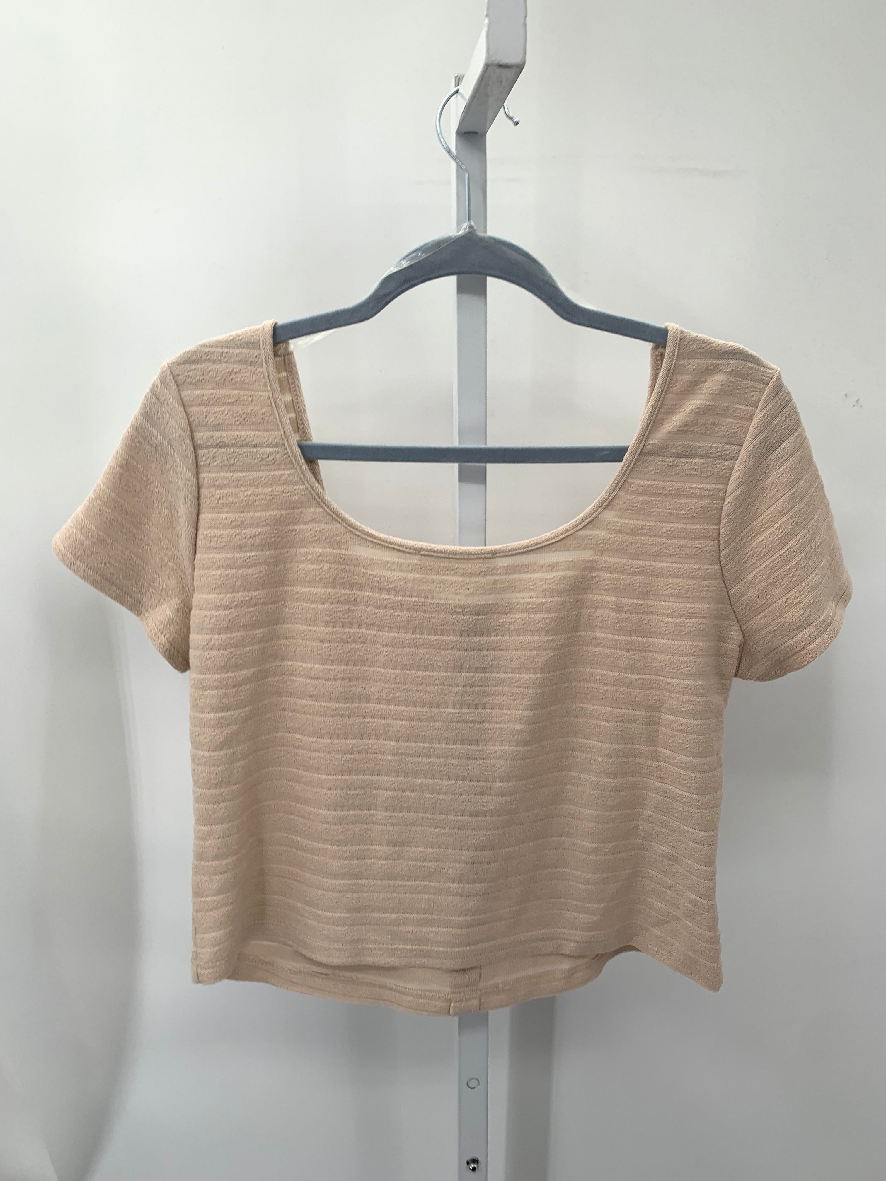 Size Large Juniors Short Sleeve Shirt
