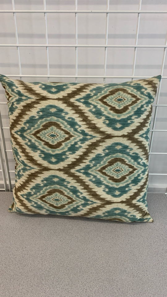 TEAL/BROWN OUTDOOR ACCENT PILLOW.