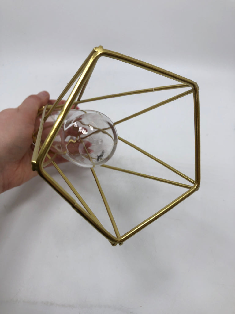 GLASS BUD VASE IN GOLD GEOMETRIC STAND.
