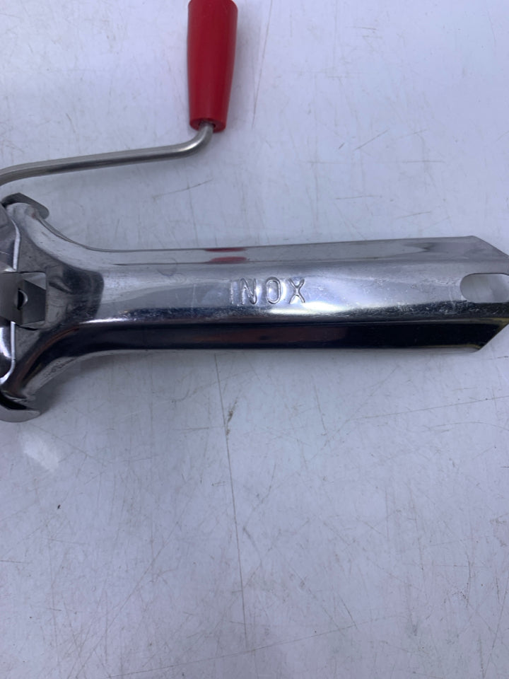 SILVER METAL CHEESE GRATER.