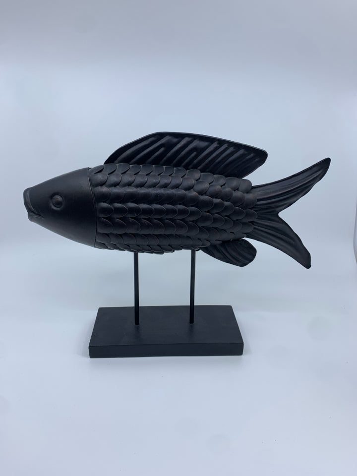 METAL BLACK FISH ON STAND.