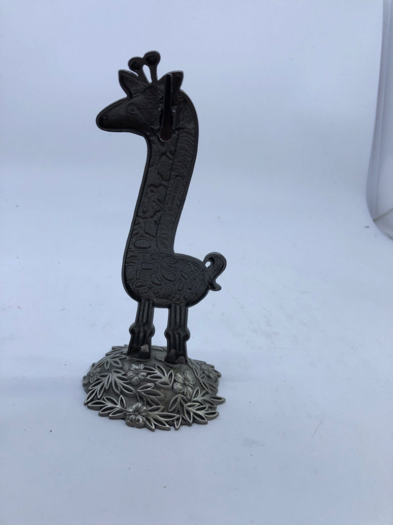 METAL GIRAFFE DECOR.