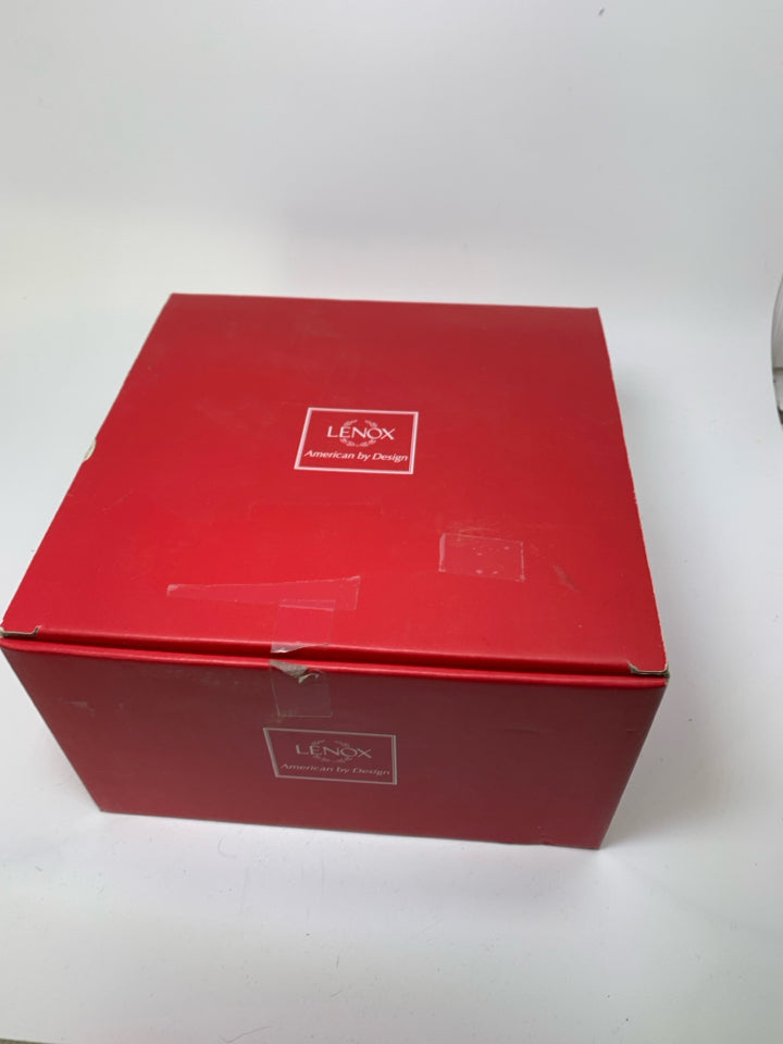 NIB LENOX TWELVE DAYS OF CHRISTMAS 4 PC MUG SET.