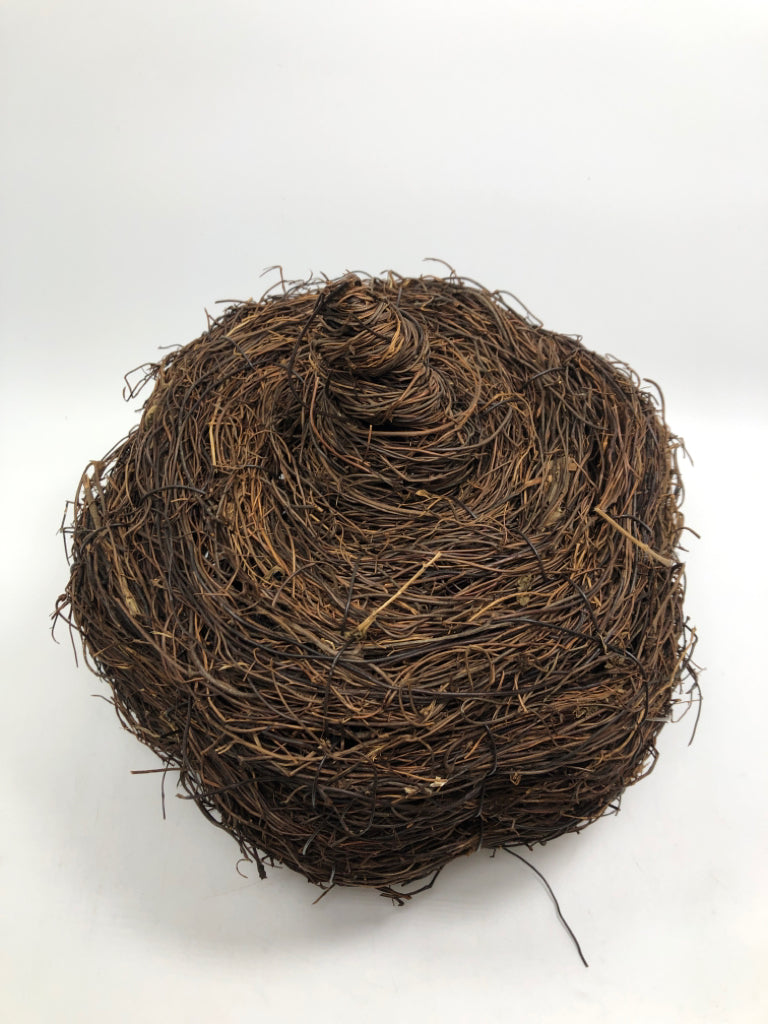 LARGE TWIG PUMPKIN DECOR.