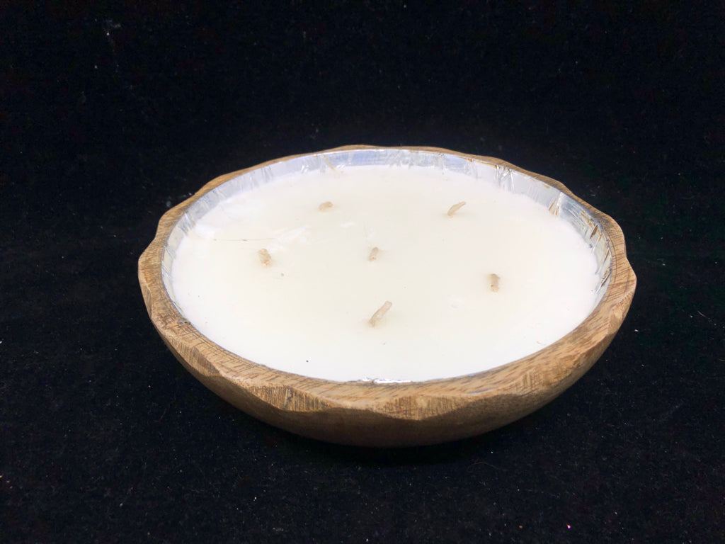 LARGE CANDLE IN ROUND WOOD BOWL.