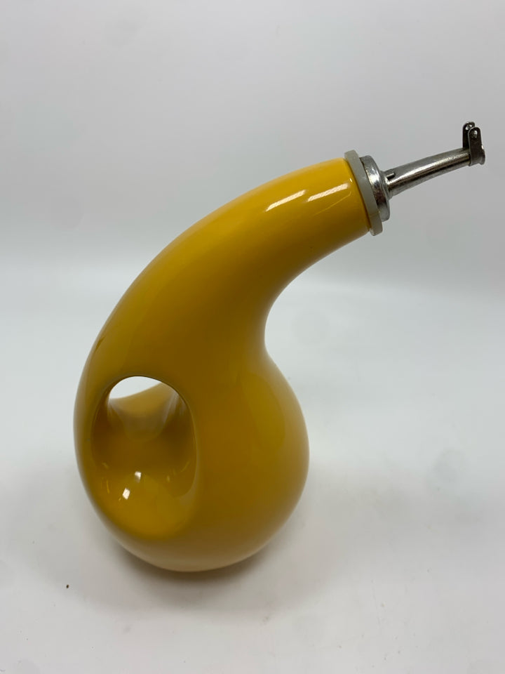 RACHEL RAY YELLOW OIL DISPENSER.