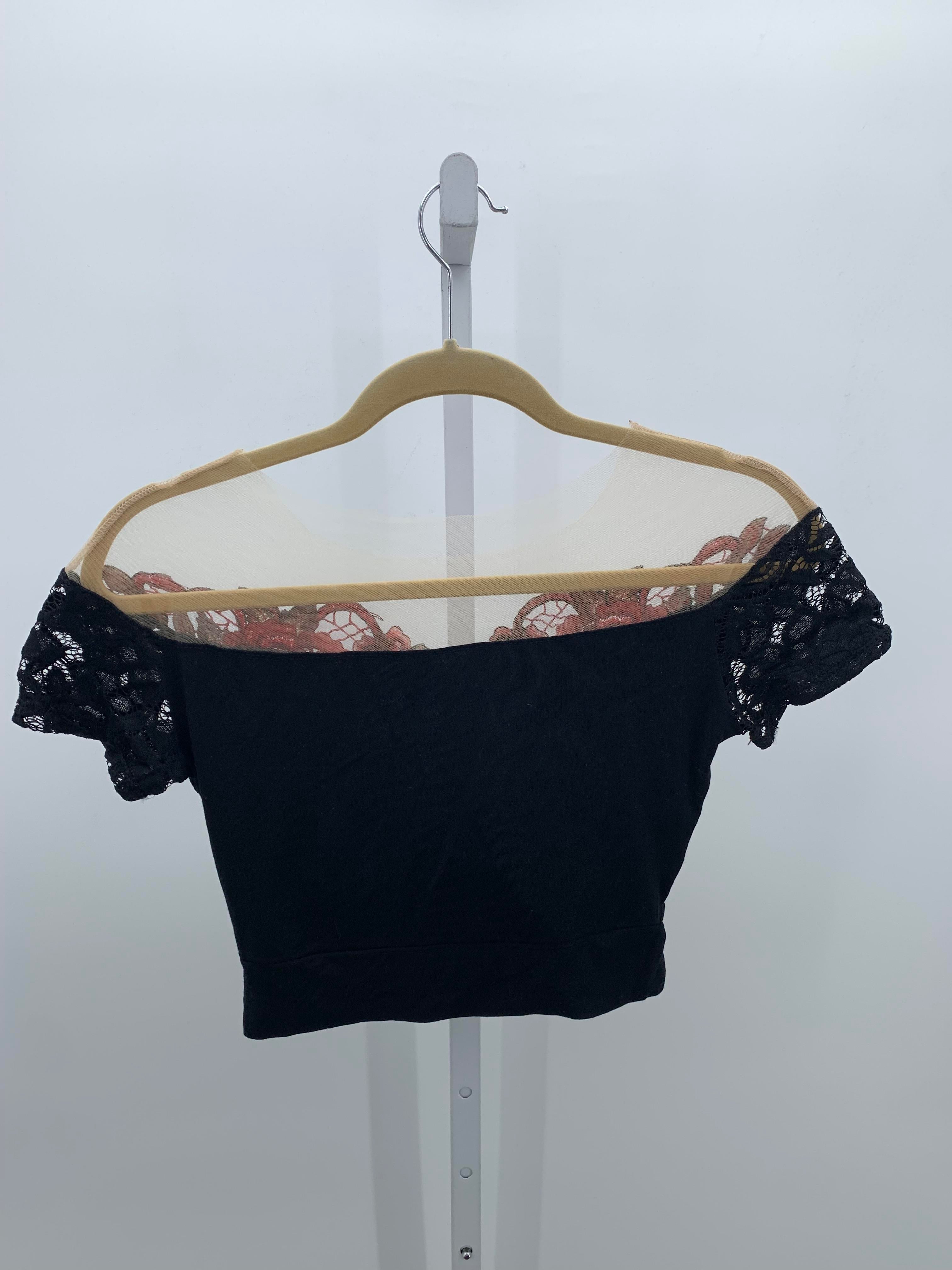 Size Medium Juniors Short Sleeve Shirt