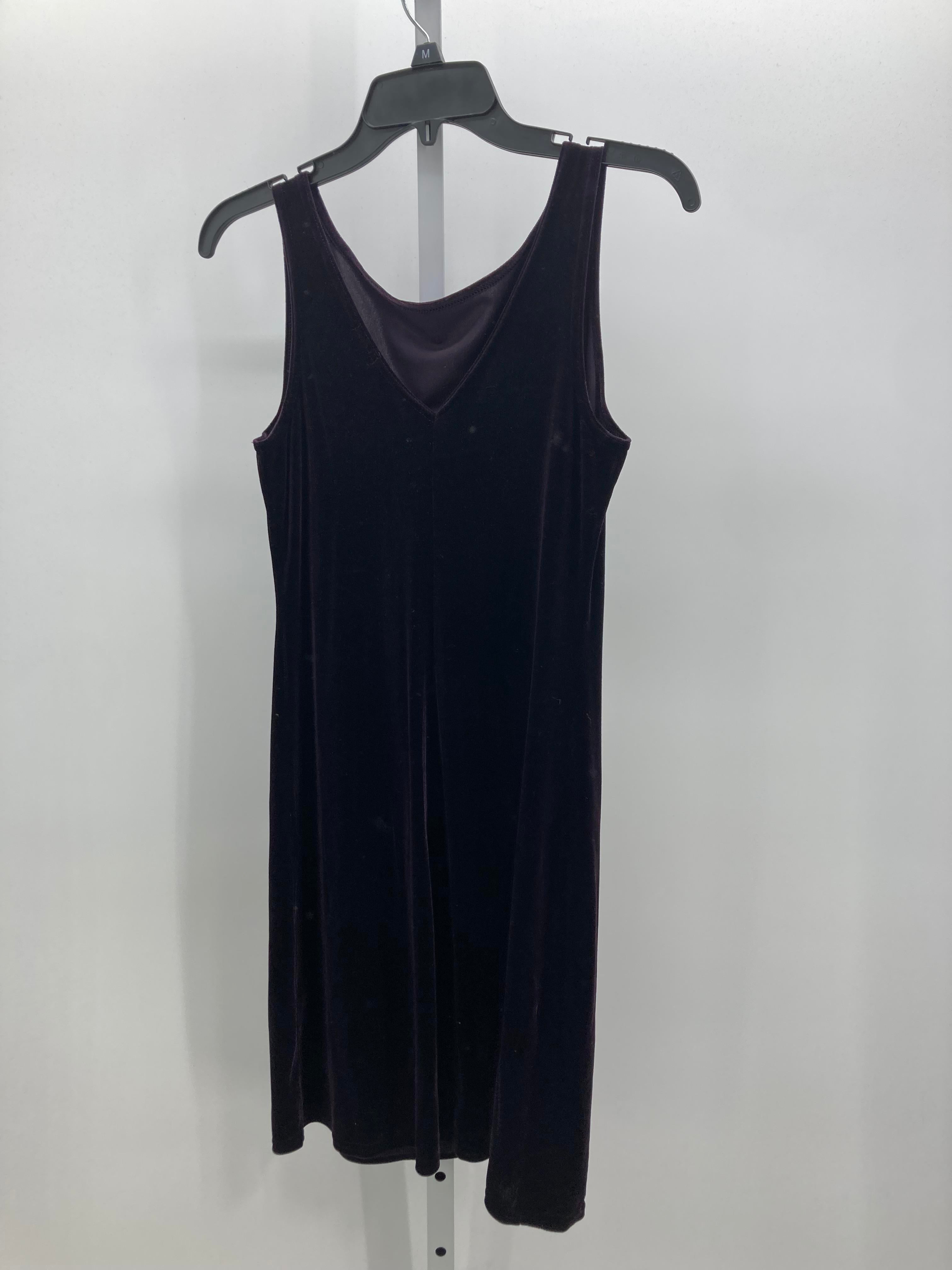 Size Medium Juniors Sleeveless Dress