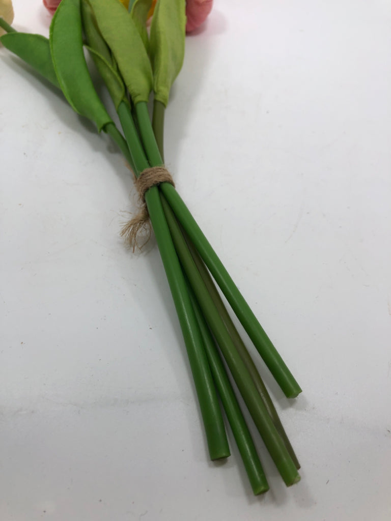 SM TULIP BOUQUET.
