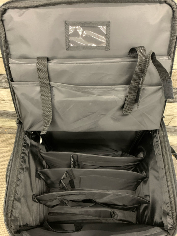 CROP IN-STYLE XXL BLACK ROLLING SCRAPBOOK BAG.