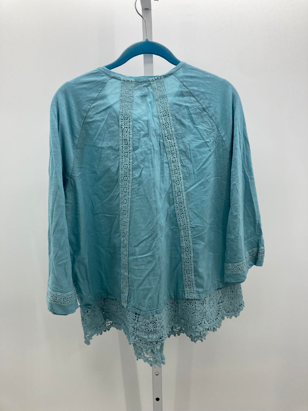 LOGO Size Medium Misses 3/4 Sleeve Shirt