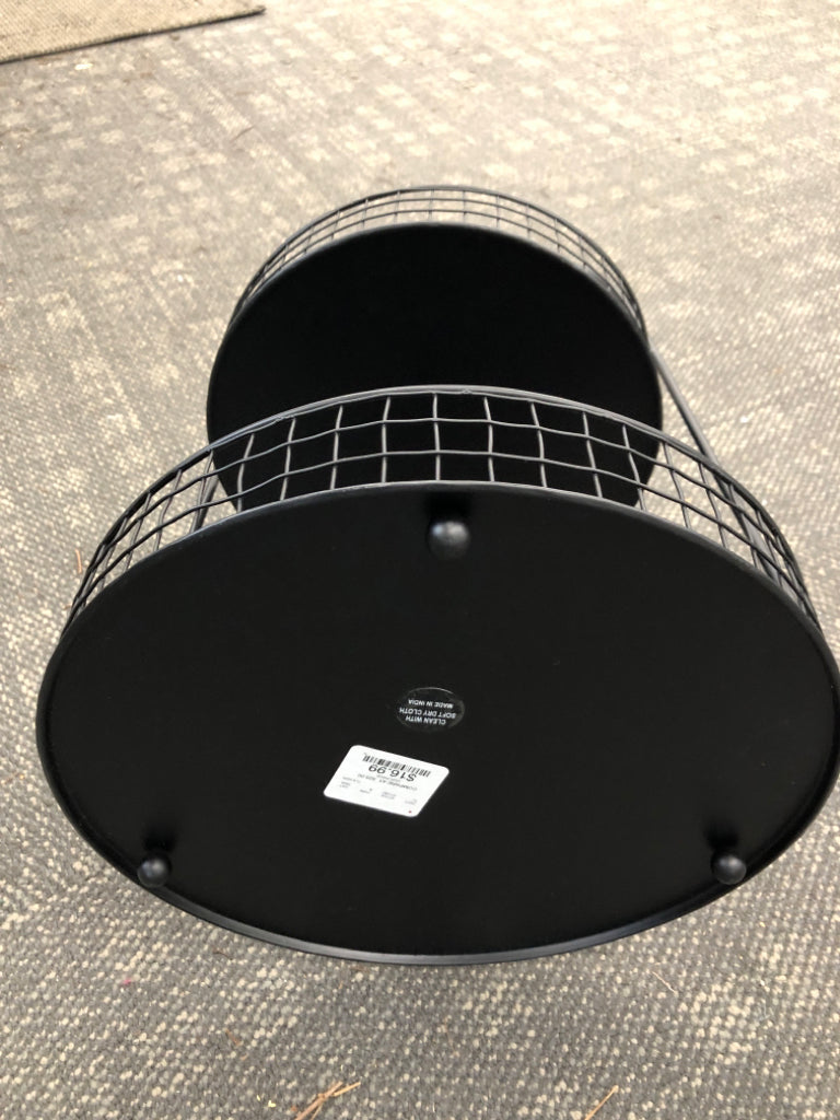 2-TIER METAL DISPLAY.