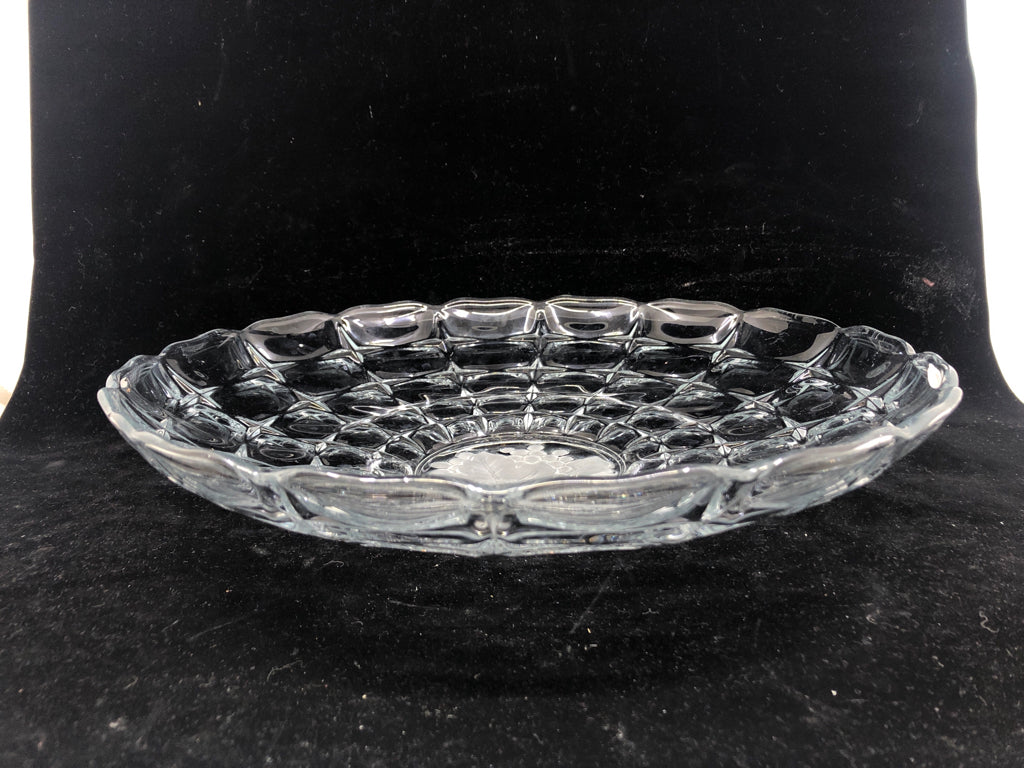 SHALLOW GLASS BOWL W FROSTED LEAF CENTER.