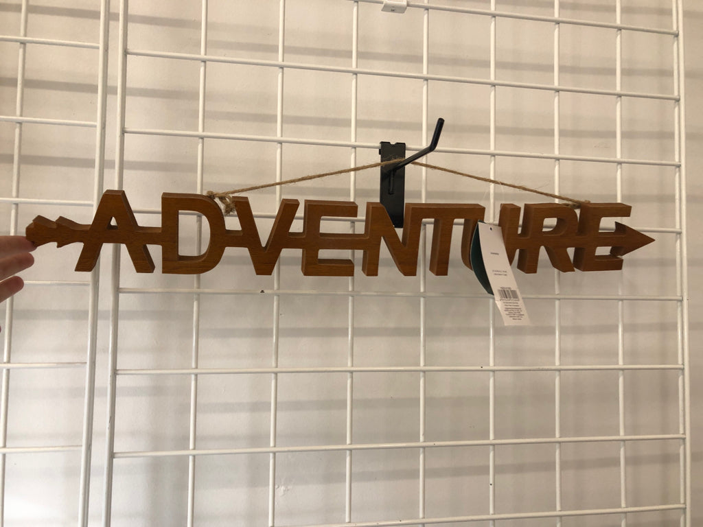 WOOD ADVENTURE WALL HANGING.