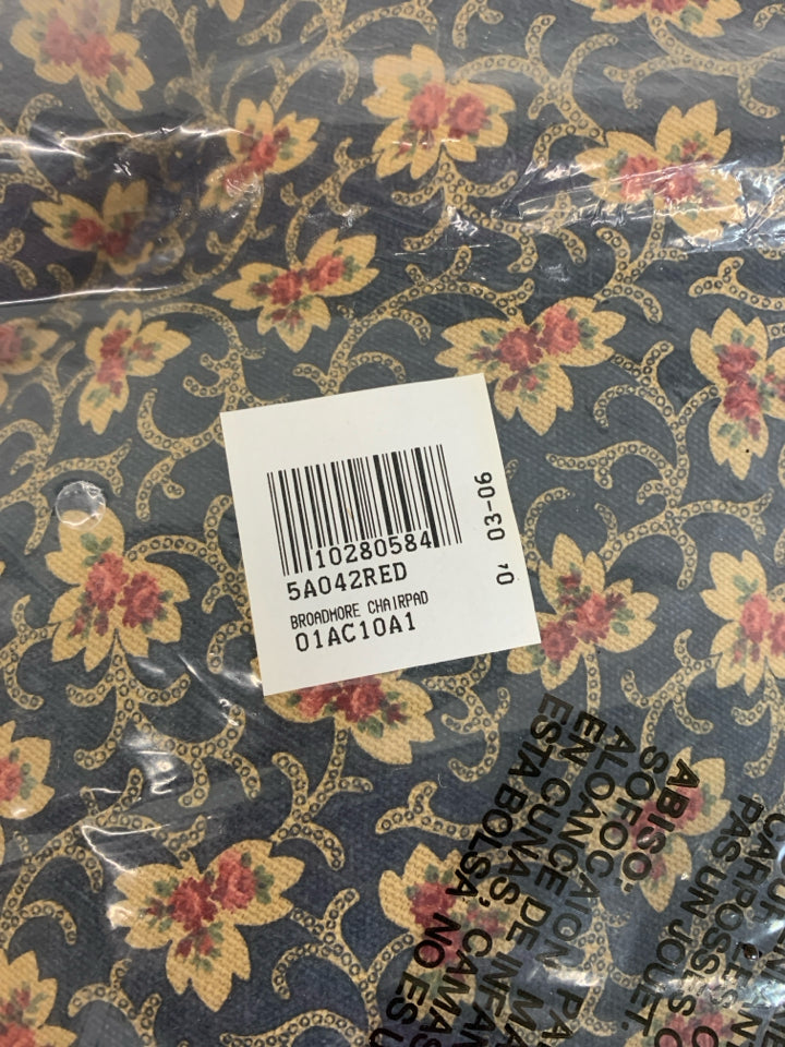 6 NIP FLORAL SEAT CUSHIONS.