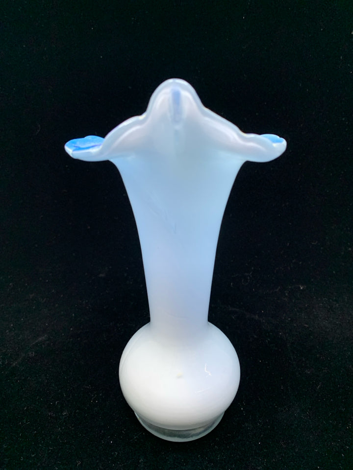 VTG LIGHT BLUE BLOWN GLASS BUD VASE W/FLUTED RIM.