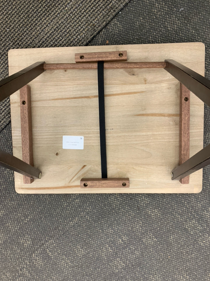 BROWN FOLDING TV TRAY.