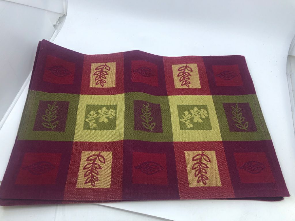 4 LEAF PLAID PLACEMATS.