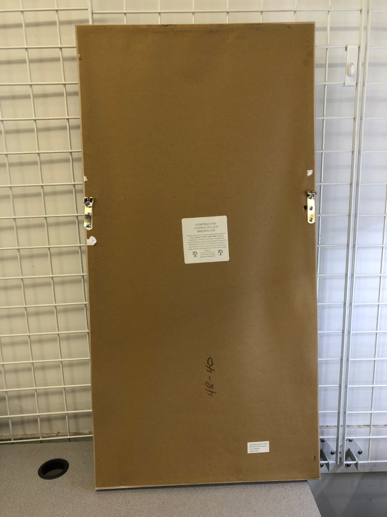 LARGE LEAF PHOTO IN LIGHT WOOD FRAME.