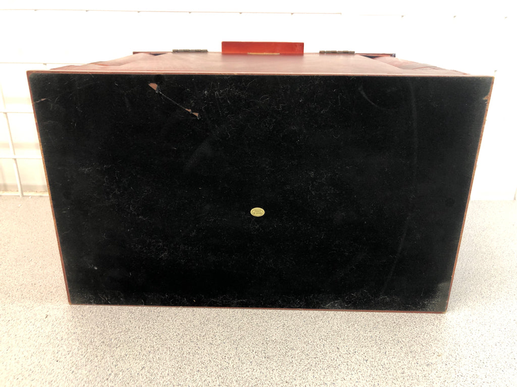 RED WOOD EXPANDABLE JEWELRY BOX W/FLIP LID.