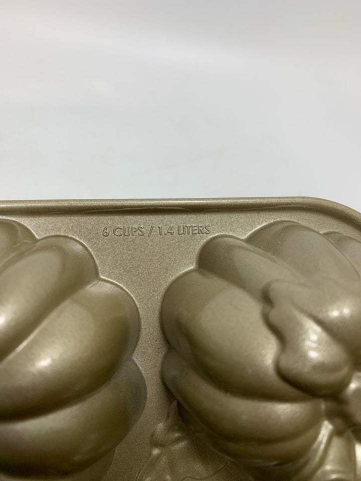 NORDIC WARE PUMPKIN PATCH PAN.
