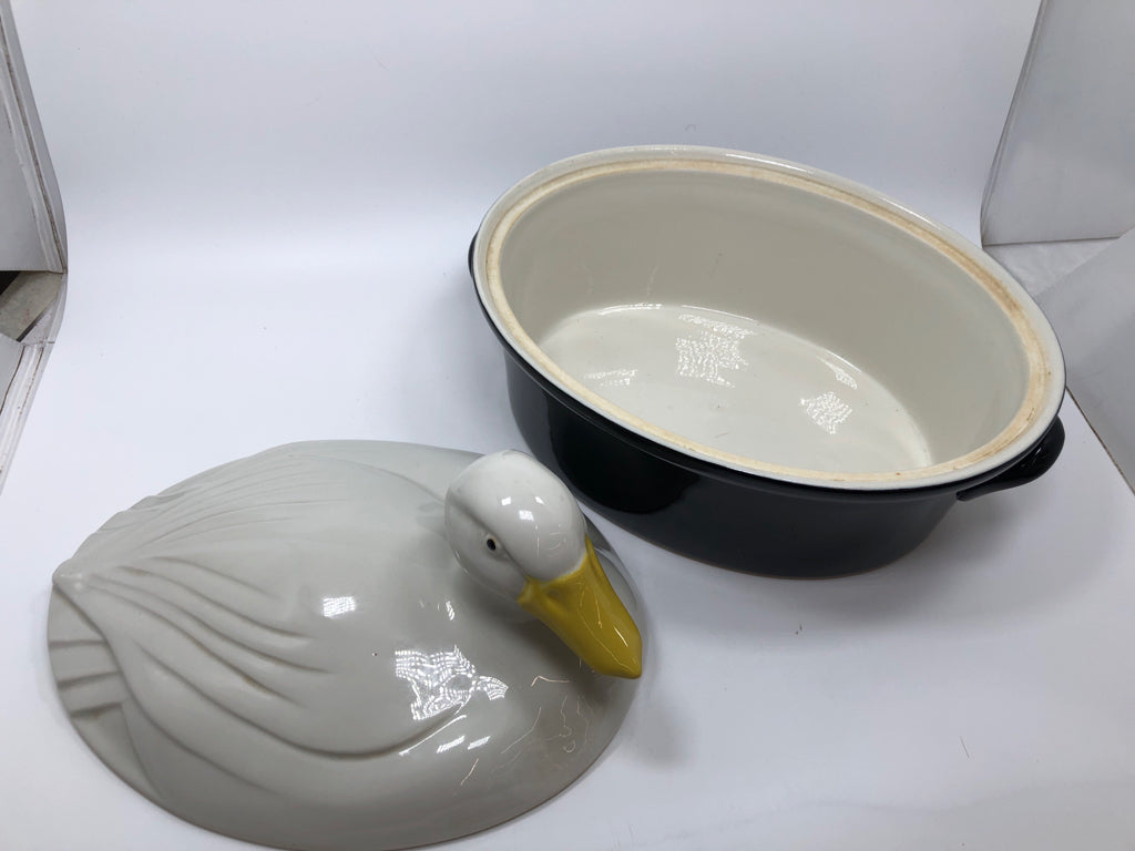 VTG CARBONE BLACK DUCK CASSEROLE DISH.