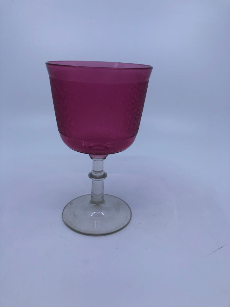 6 PINK PLASTIC WINE GLASSES.