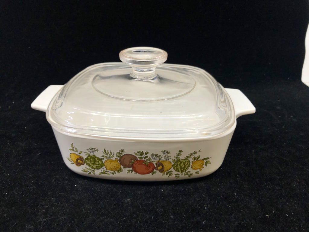 PYREX WHITE CASSEROLE DISH W/ LID.
