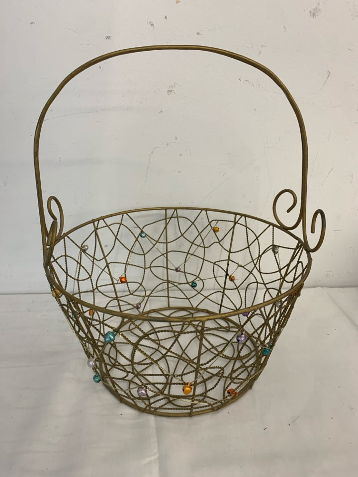 GOLD METAL BASKET W BELLS.