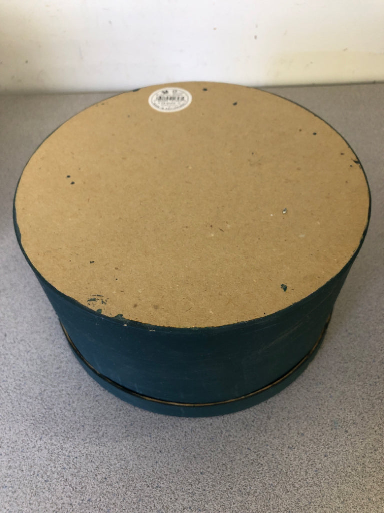 5 PRIMITIVE NESTING BOXES W/ NEAT & TIDY BOOK.