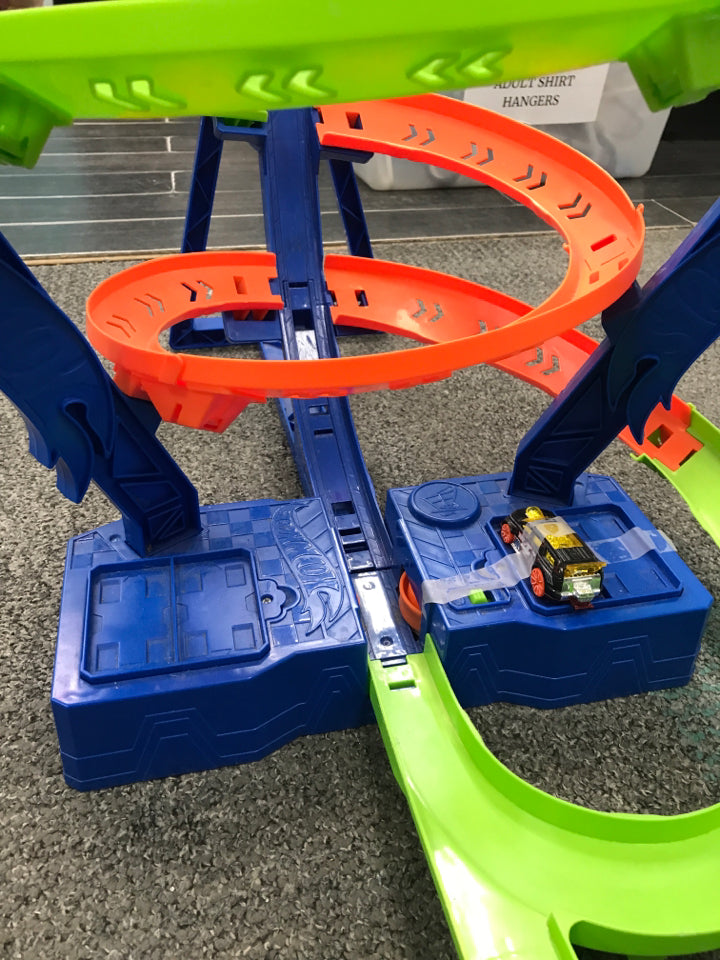 Hot Wheels Action Spiral Speed Crash Track Set with Motorized Booster & Toy Car