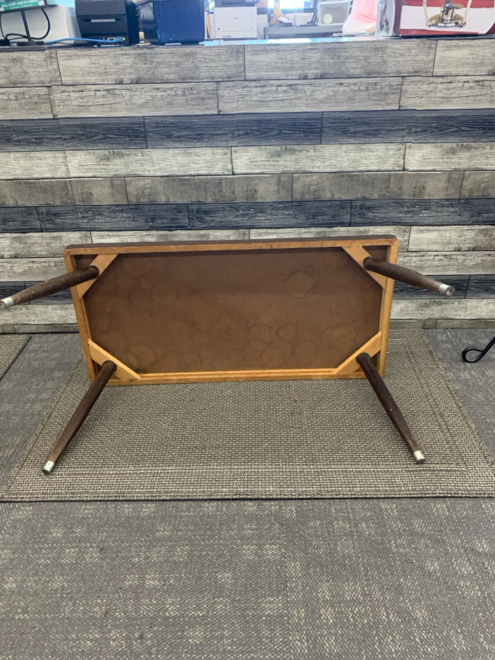 VTG SMALL DARK WOOD COFFEE TABLE.