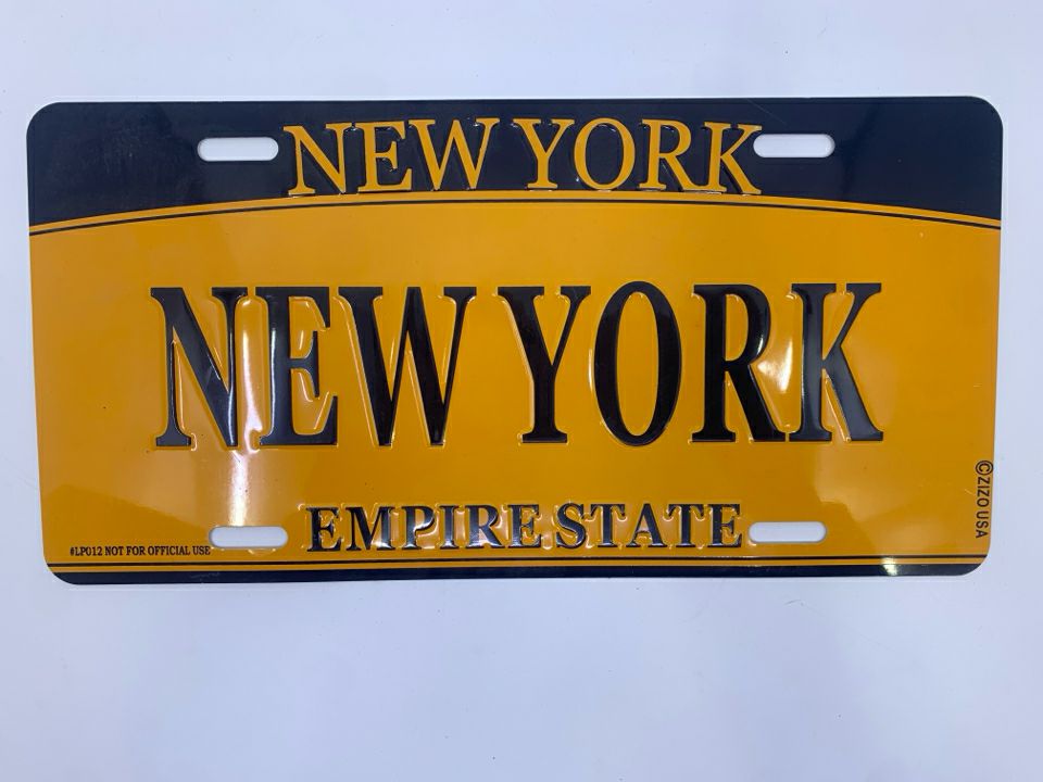 NEW YORK LICENCE PLATE WALL DECOR.