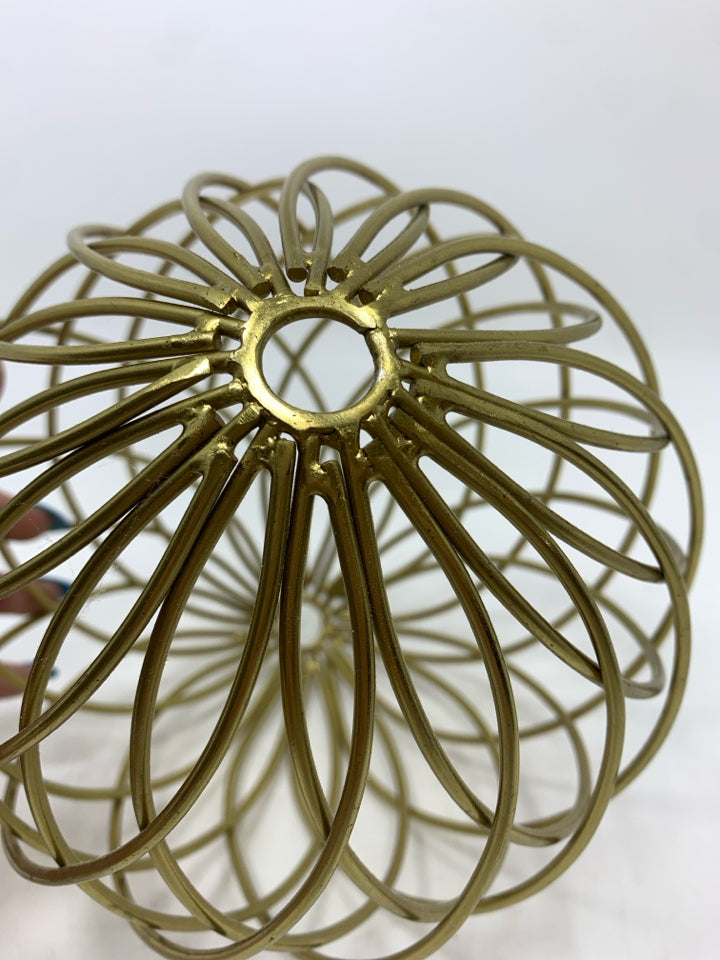 GOLD WIRE GEOMETRIC BALL DESK DECOR.