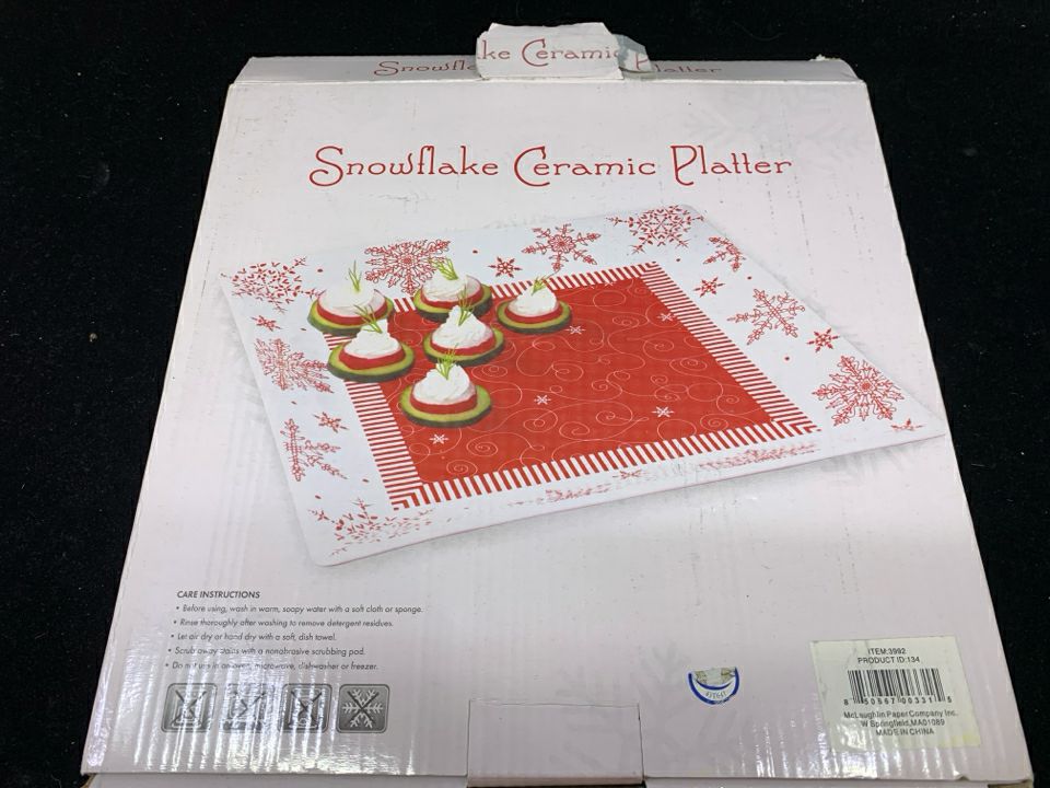 NIB SNOWFLAKE CERAMIC PLATTER.