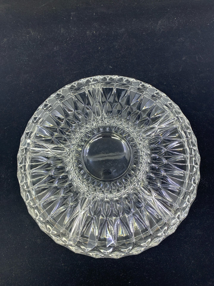 6 SECTION HEAVY GLASS ROUND SERVING PLATE.