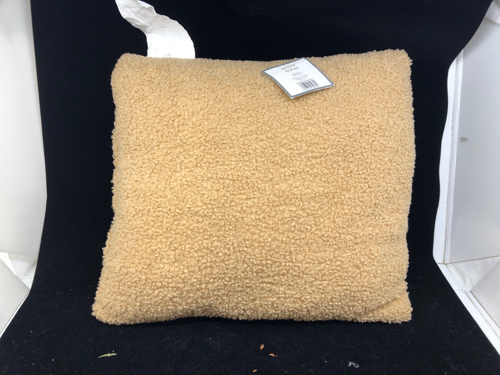TAN PLUSH SQUARE PILLOW.