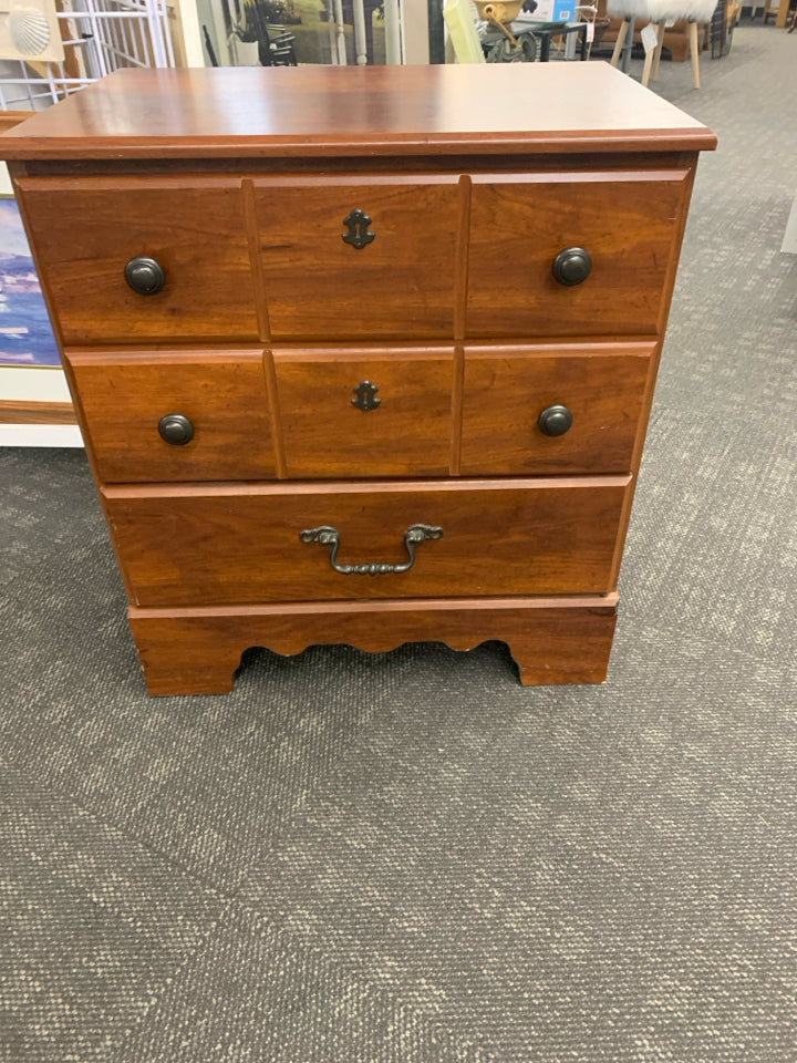 2 DRAWER NIGHT STAND.