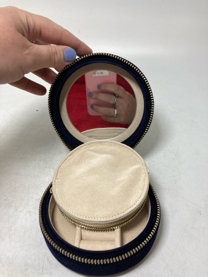 Wolf Zoe Velvet Embroidered Travel Circle Jewelry Case *Minor Pink Marks Inside