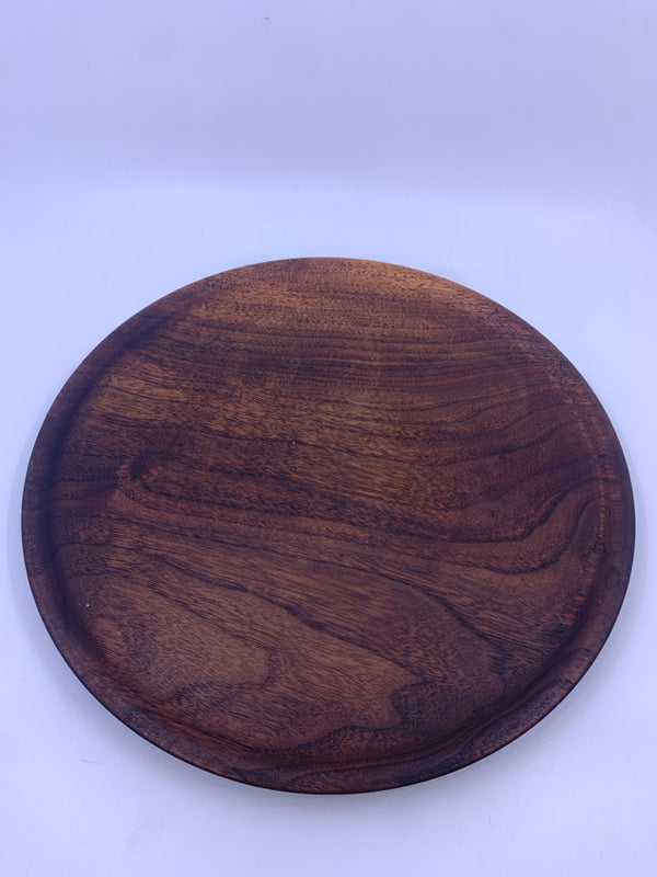 HAND FINISHED CIRCLE WOODEN SERVING TRAY.
