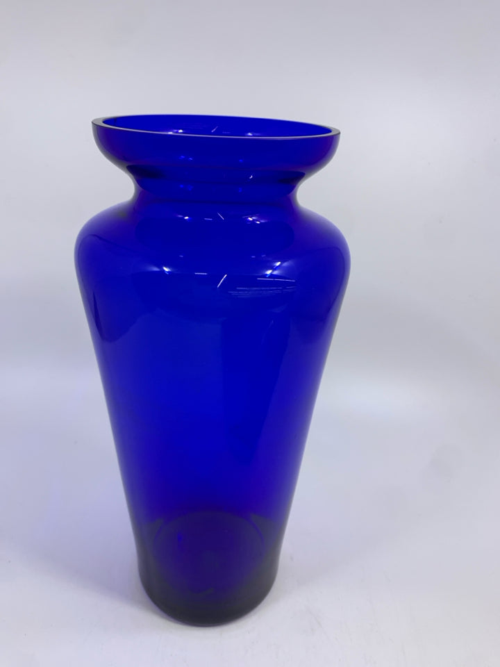 COBALT BLUE GLASS VASE.