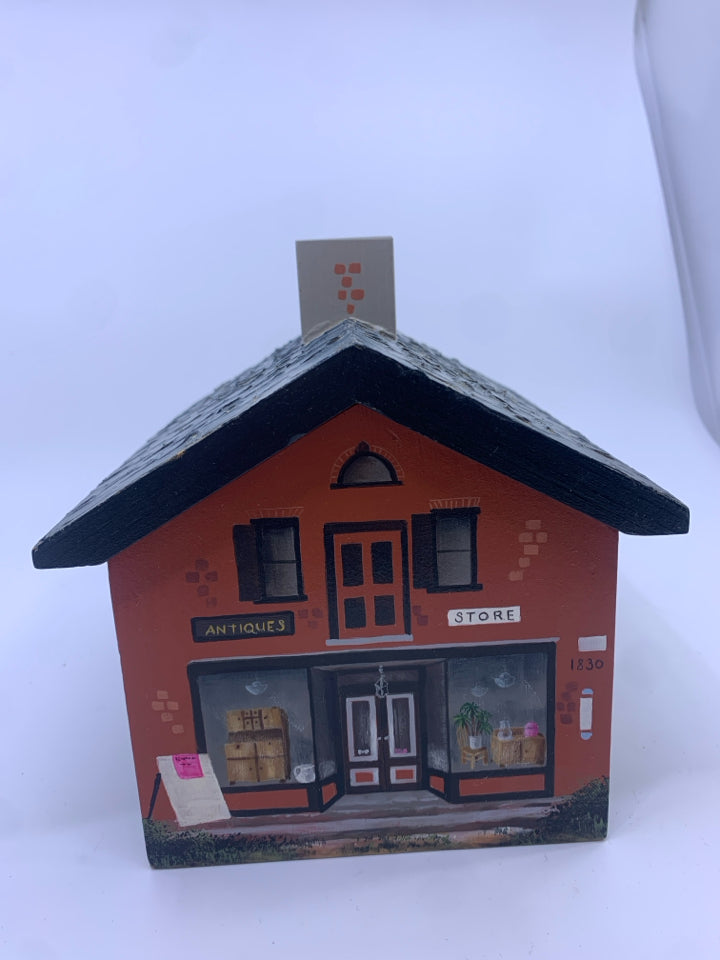 WOOD ANTIQUES STORE WITH REMOVABLE ROOF.