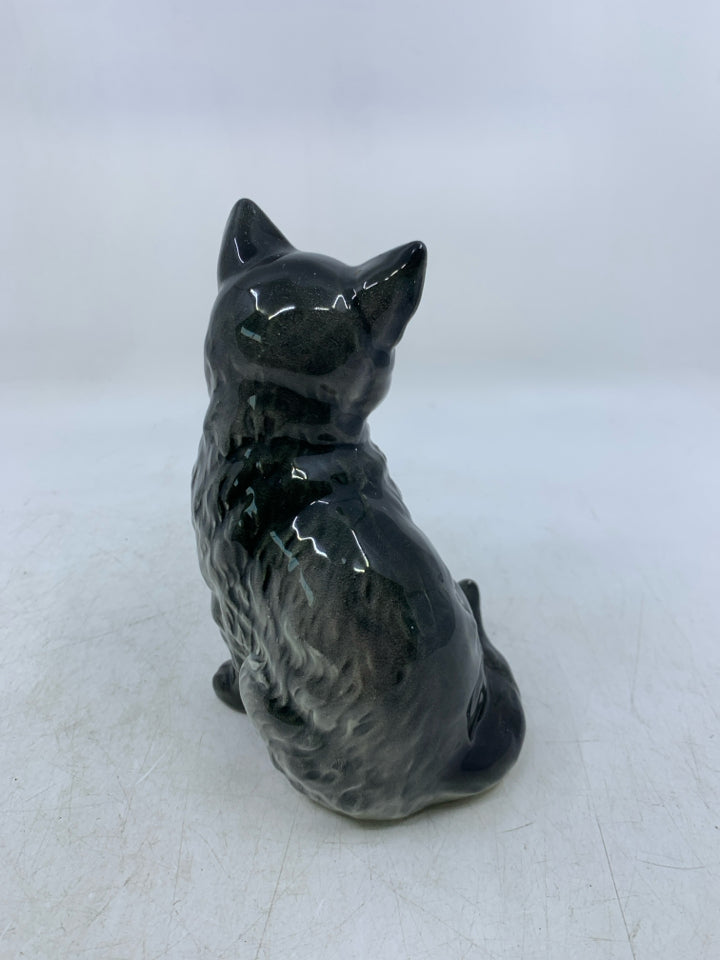 BLACK/WHITE CERAMIC SITTING CAT.